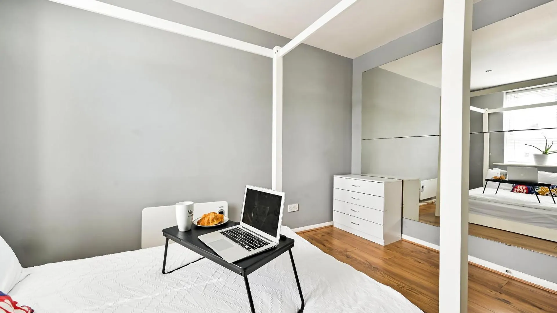 Cosy 1-Bed E15, Sleeps 4, 1 Min From Tube Station Near O2 Arena Apartment London