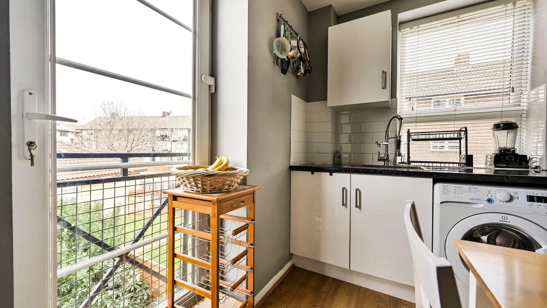 Cosy 1-Bed E15, Sleeps 4, 1 Min From Tube Station Near O2 Arena Apartment London