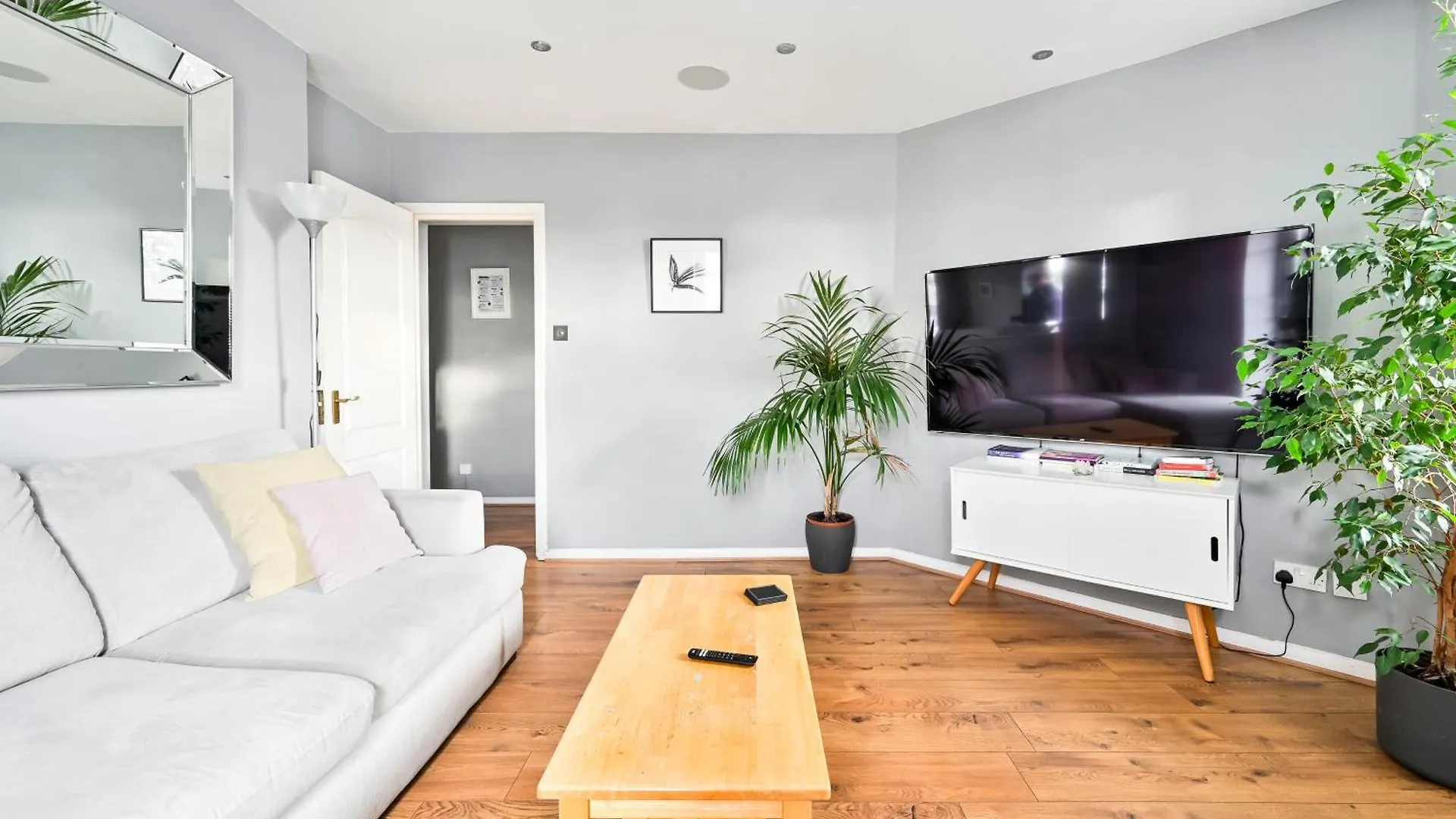 Cosy 1-Bed E15, Sleeps 4, 1 Min From Tube Station Near O2 Arena Apartment London 0*,  United Kingdom